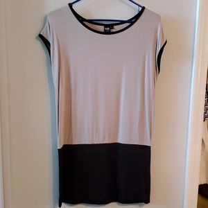 Two tone sleeveless blouse